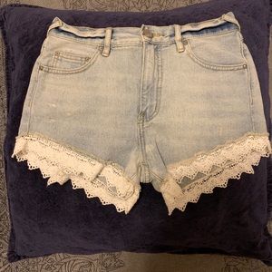 Free People lace trim shorts size 25